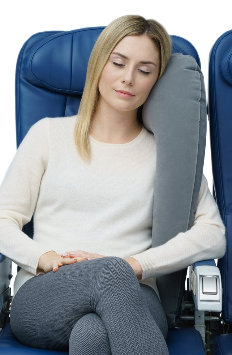 Top 9 Items for International Travel Needs